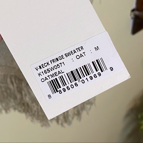 NWT BISHOP + YOUNG V-neck Fringe Sweater Oatmeal M - Picture 12 of 12
